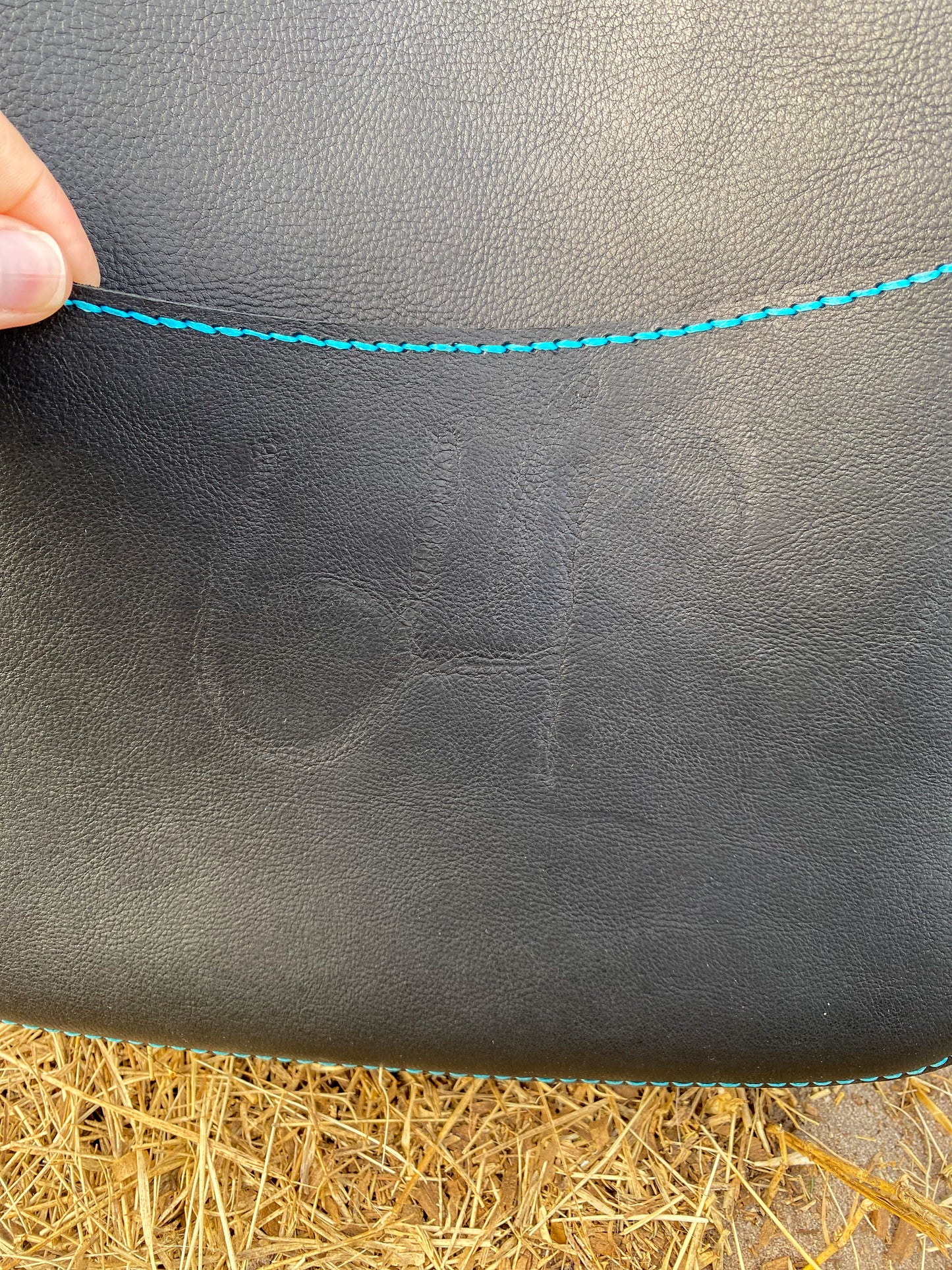 Handcrafted leather tote (black)