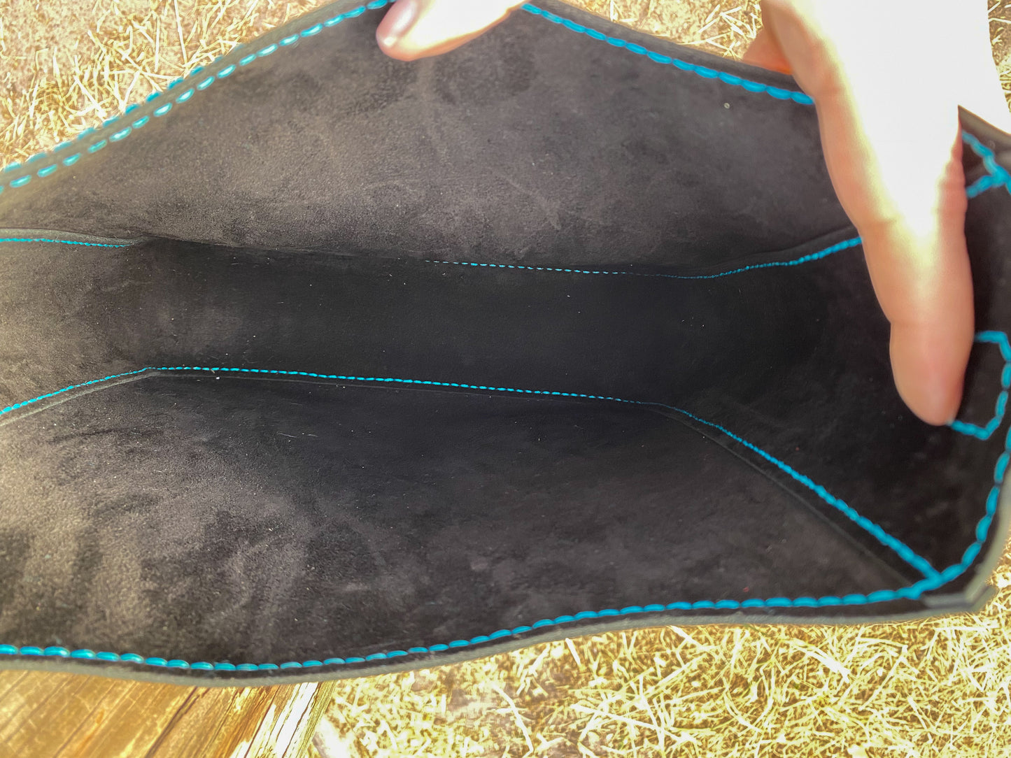 Handcrafted leather tote (black)