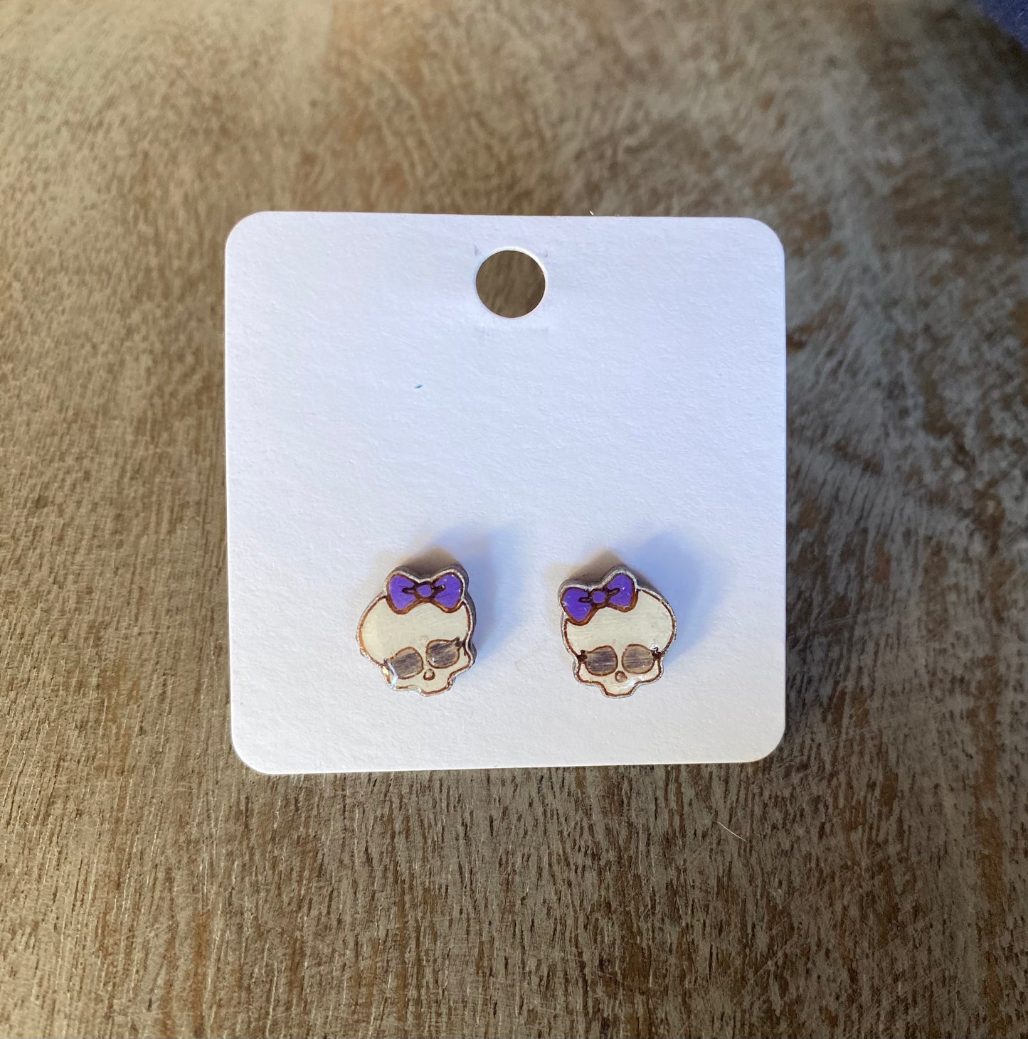 Skulls with bows Studs
